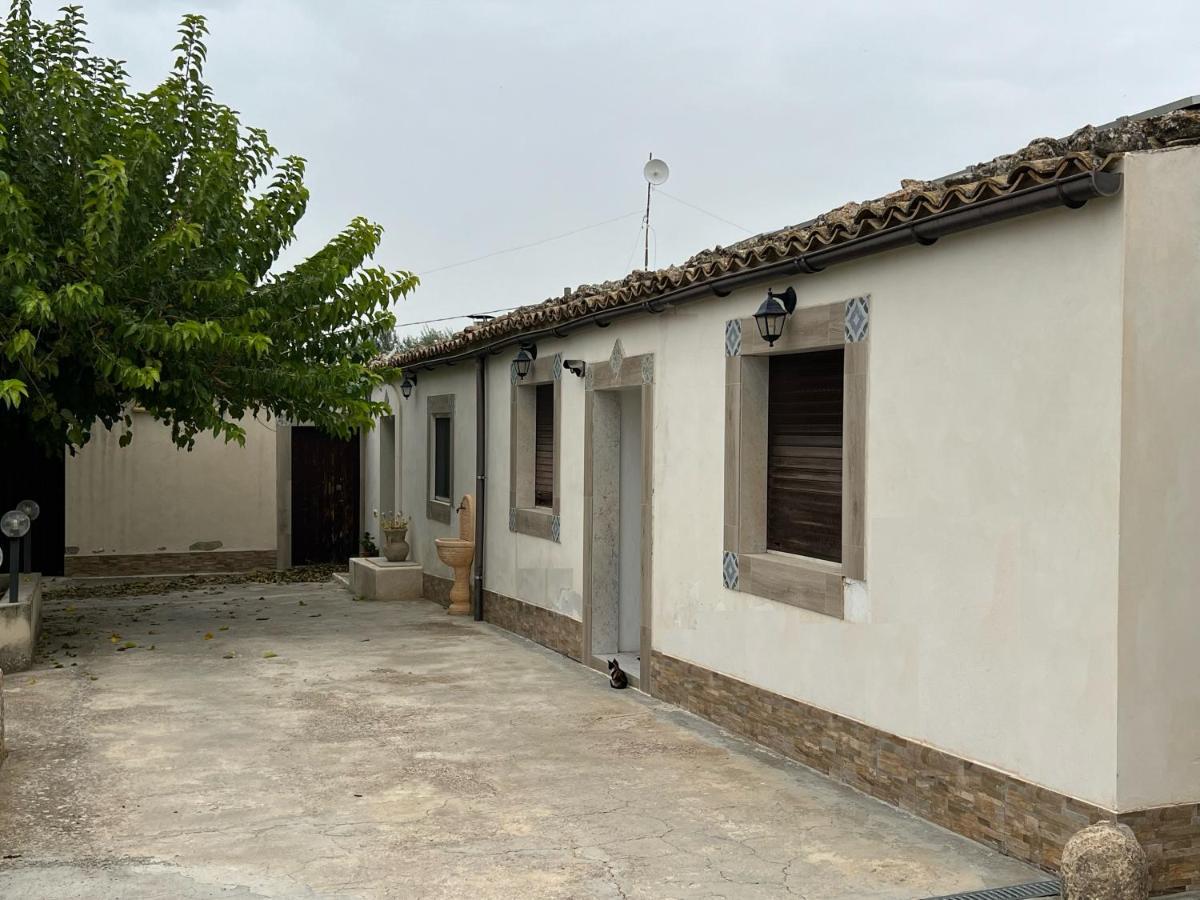 Casa Di Mirto Bed and Breakfast Chiaramonte Gulfi Exteriör bild