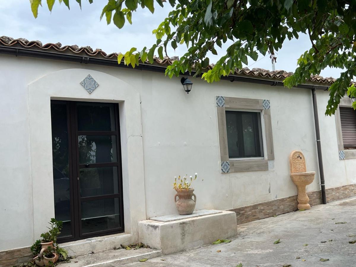 Casa Di Mirto Bed and Breakfast Chiaramonte Gulfi Exteriör bild